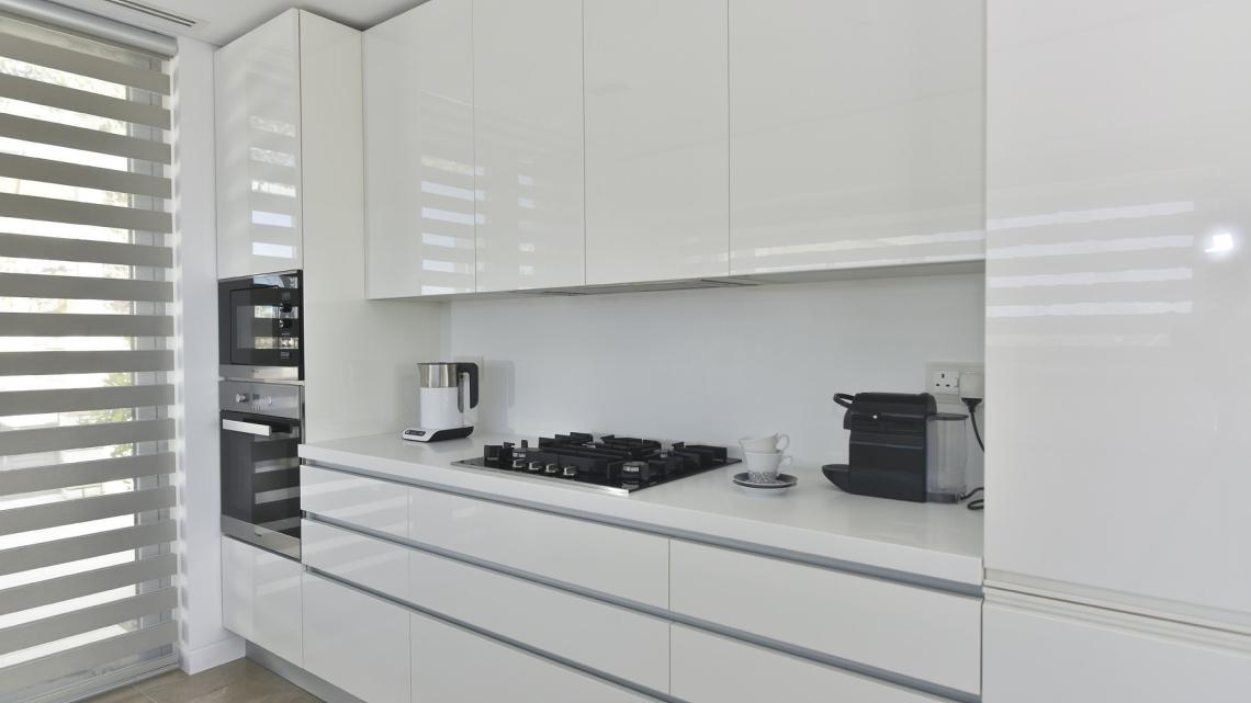 MODERN, CONTEMPORARY, MINIMALIST, SCANDINAVIAN, HOLLYWOOD GLAM kitchen by Takis Angelides Furnihome