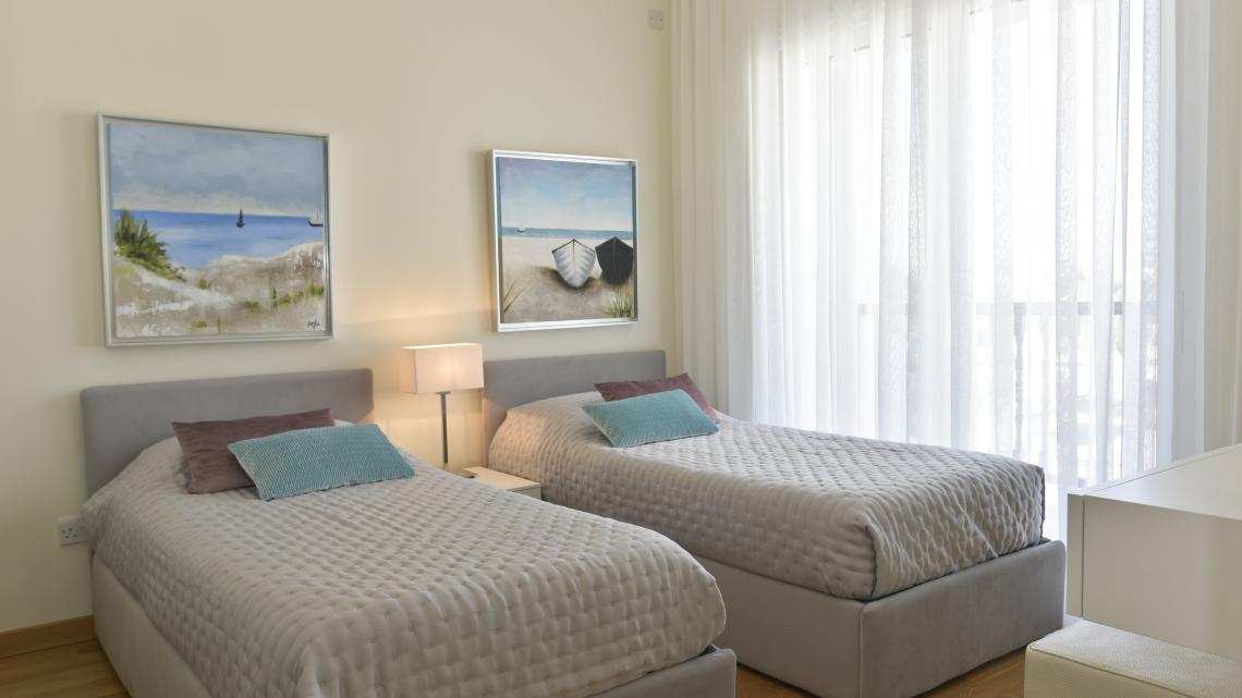 MODERN, MINIMALIST, SCANDINAVIAN, COASTAL/HAMPTONS bedroom by Takis Angelides Furnihome Cyprus